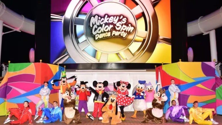 Nova festa contará com a presença de Mickey (com roupas totalmente novas) e Minnie, além de seus amigos