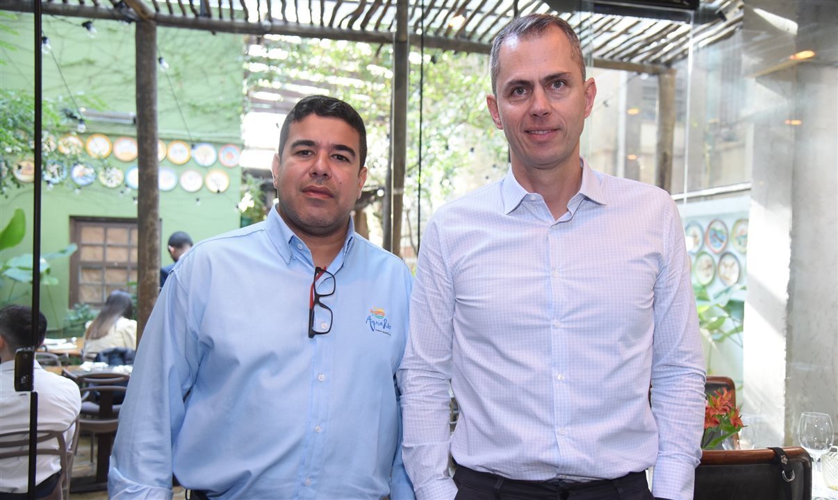 Marcos Viana, coordenador comercial do Grupo Cataratas, e Régis Rodrigues, gerente comercial e de Marketing do Grupo Cataratas