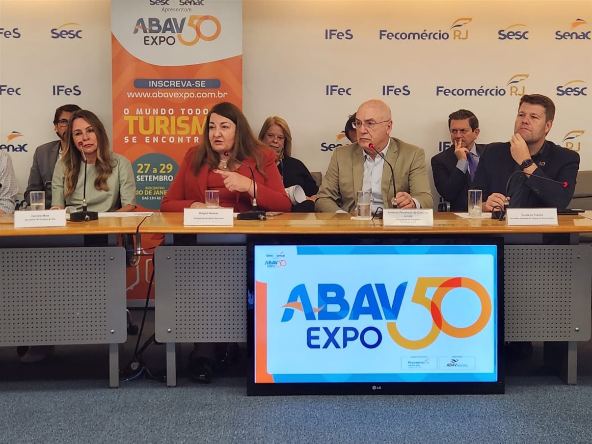 Magda Nassar, presidente da Abav Nacional, fala durante a coletiva sobre a 50ª edição da Abav Expo, que será de 27 a 29 de setembro, no Rio de Janeiro