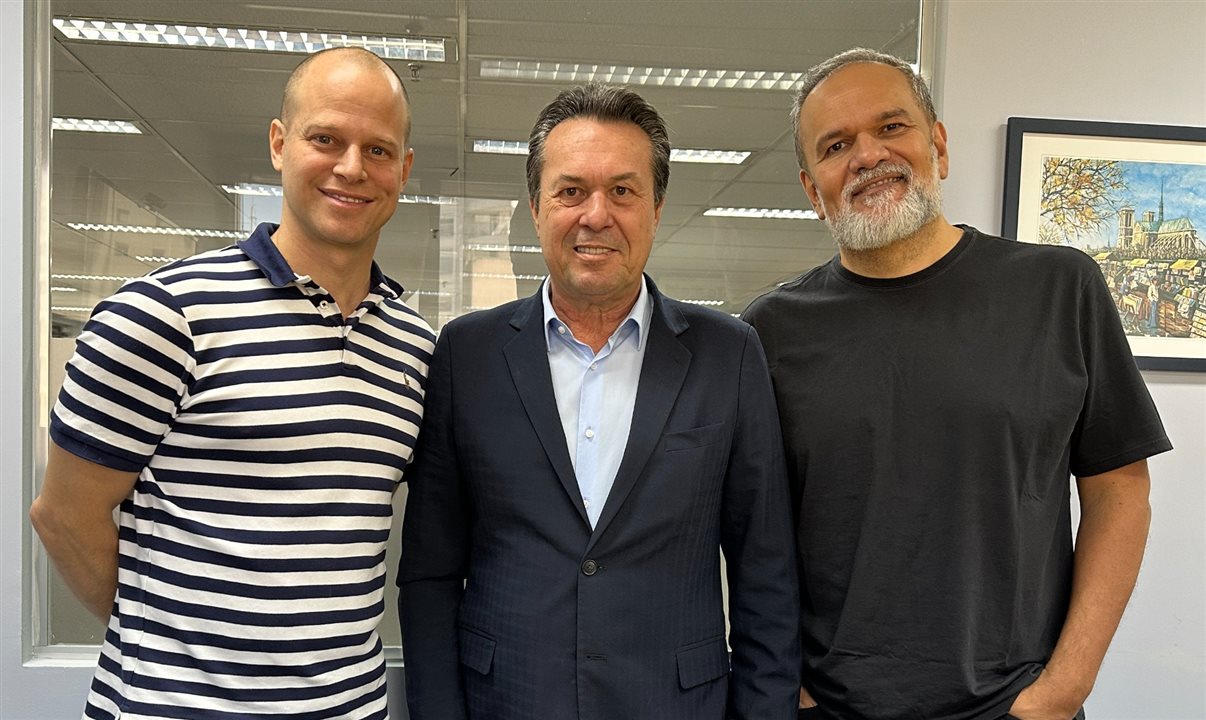 Marcio Nunes, secretário de Turismo do Paraná, entre José Guilherme Alcorta e Artur Luiz Andrade