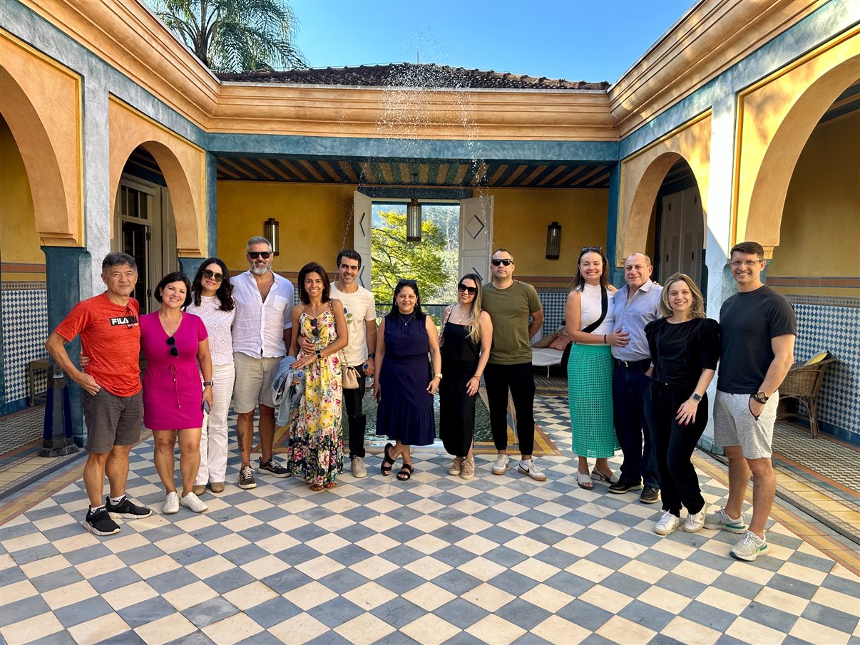 Grupo em uma das acomodações do Maison Terroir, a Vila Marroquina