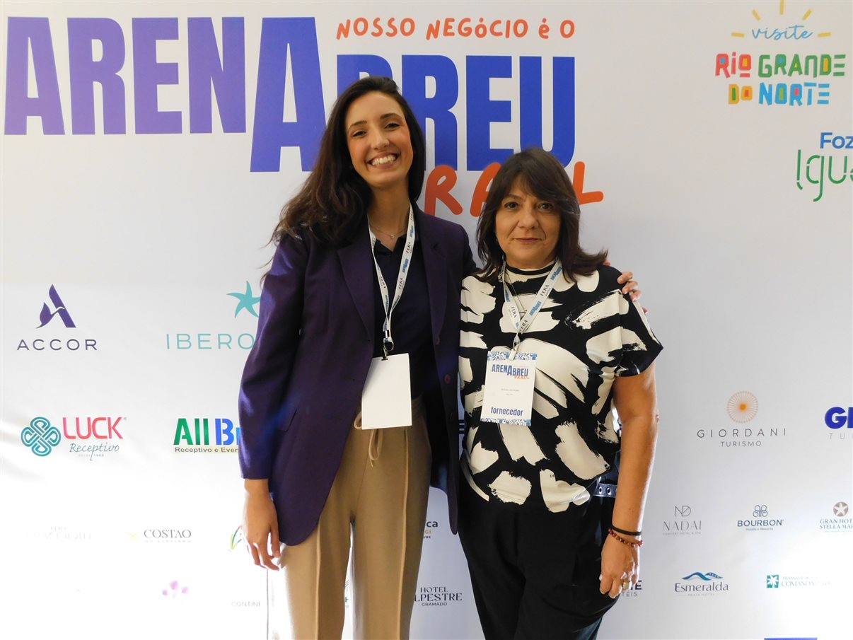 Livia Silva, Aline Castro y Lorena Rocha, todas de Abreu