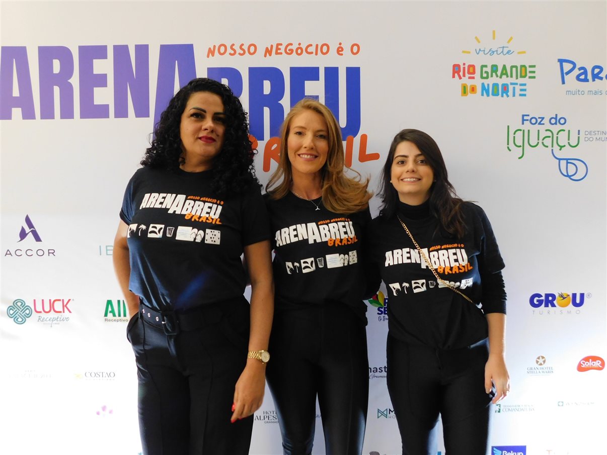 Livia Silva, Aline Castro y Lorena Rocha, todas de Abreu
