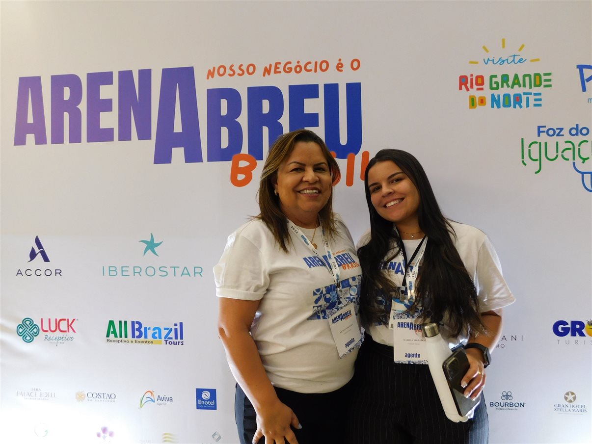 Livia Silva, Aline Castro y Lorena Rocha, todas de Abreu