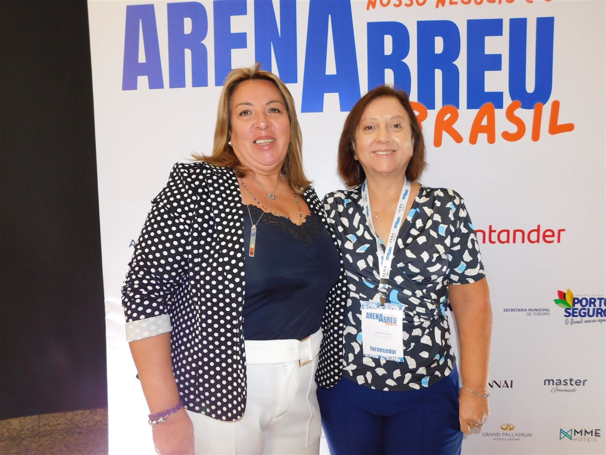 Livia Silva, Aline Castro y Lorena Rocha, todas de Abreu