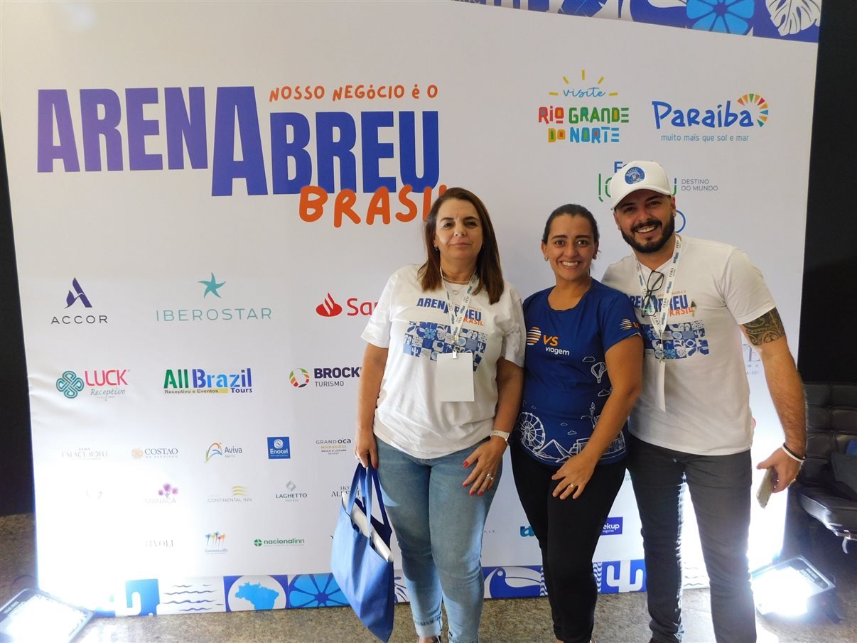 Livia Silva, Aline Castro y Lorena Rocha, todas de Abreu