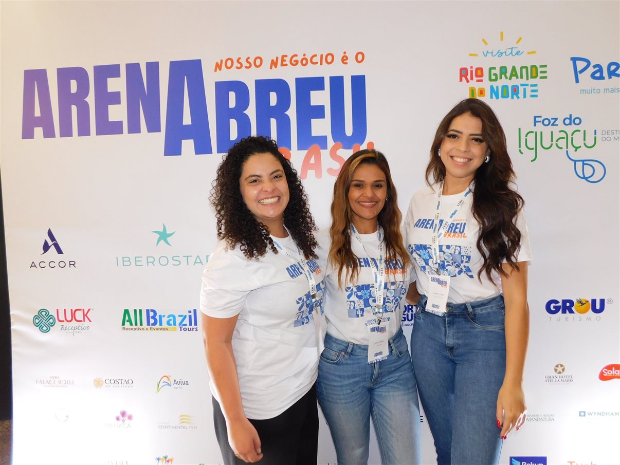 Livia Silva, Aline Castro y Lorena Rocha, todas de Abreu