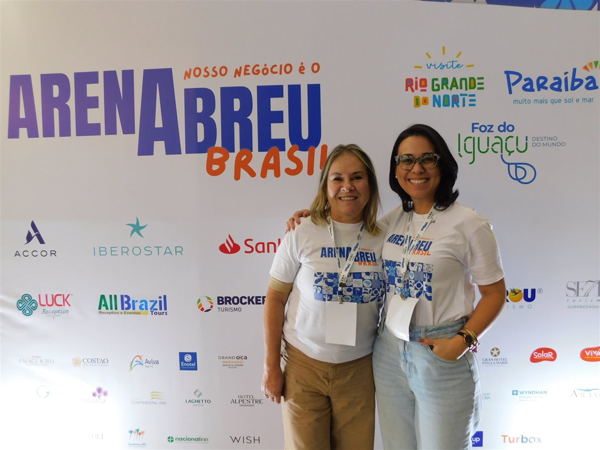 Livia Silva, Aline Castro y Lorena Rocha, todas de Abreu