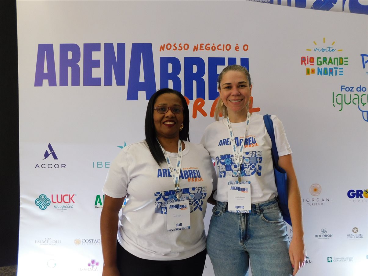 Livia Silva, Aline Castro y Lorena Rocha, todas de Abreu