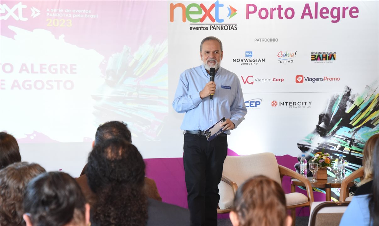 Artur Andrade, editor chefe da PANROTAS, apresentou os dados da mais recente pesquisa do TRVL Lab