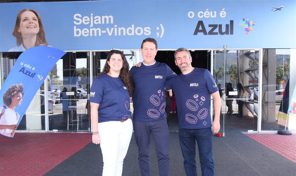 Giulliana Mesquita, gerente de Produtos da Azul Viagens, Daniel Bicudo, diretor da operadora, e Ricardo Bezerra, gerente comercial