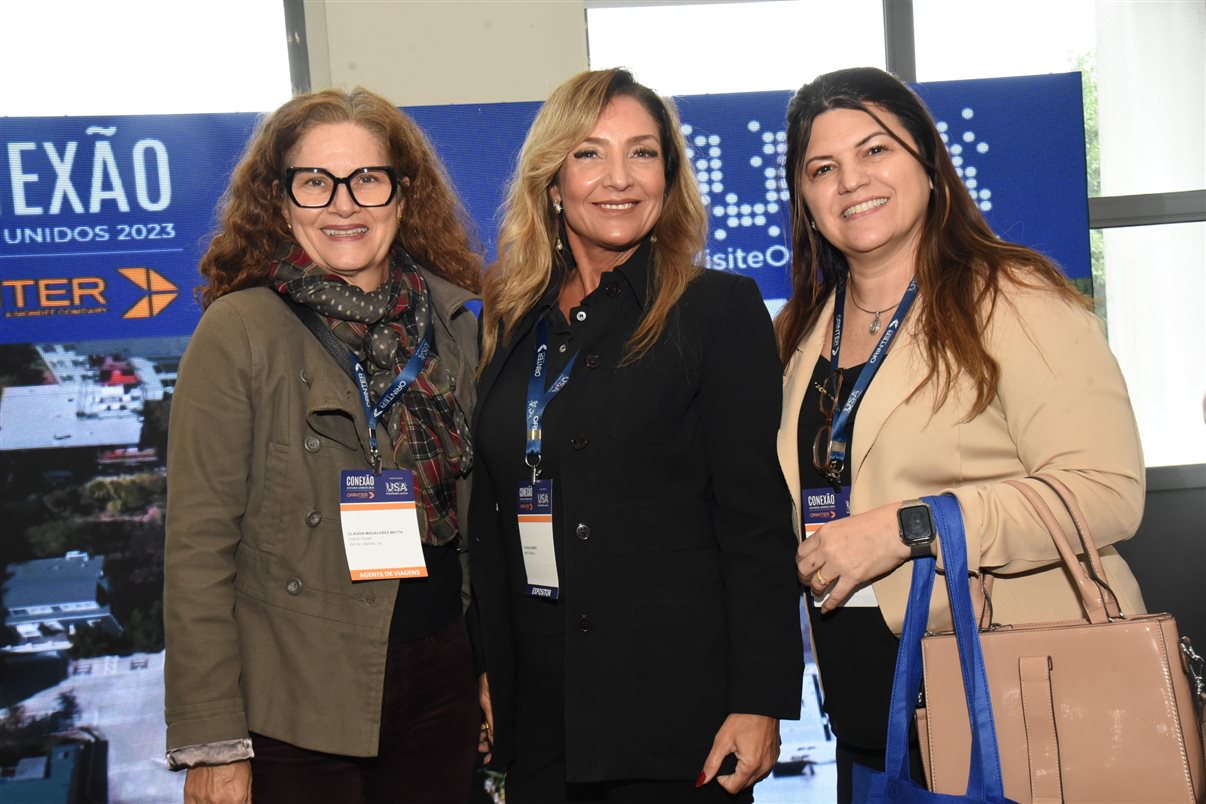 Cláudia Motta de Check Tours, Flávia Schmidt de Hertz y Simone Factorine de Top Travel