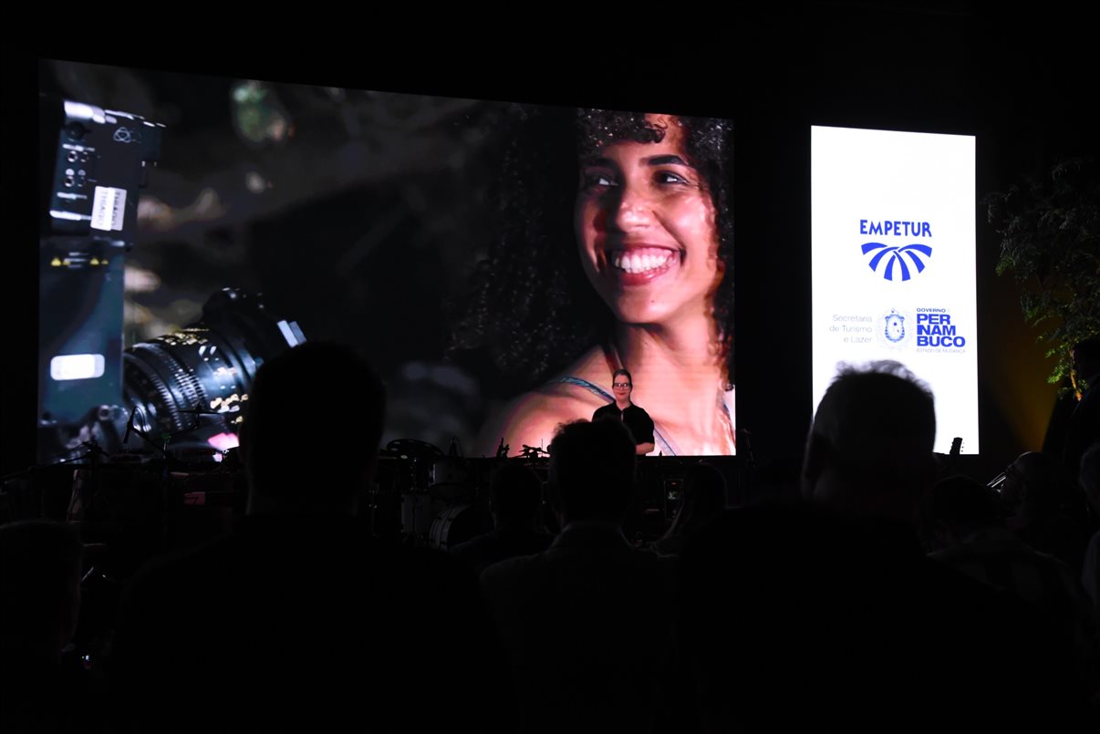 Au cours de la soirée, Setur-PE et Empetur ont présenté de bonnes vidéos qui font partie de la nouvelle campagne de publicité de l'été de Pernambuco