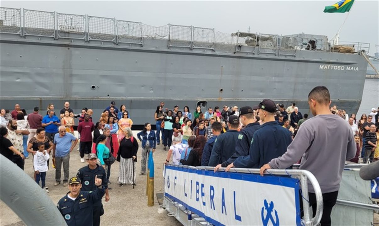 Navio Cisne Branco, atracado em Salvador, já recebeu mais de 16 mil visitantes, segundo dados da Agência Marinha de Notícias.
