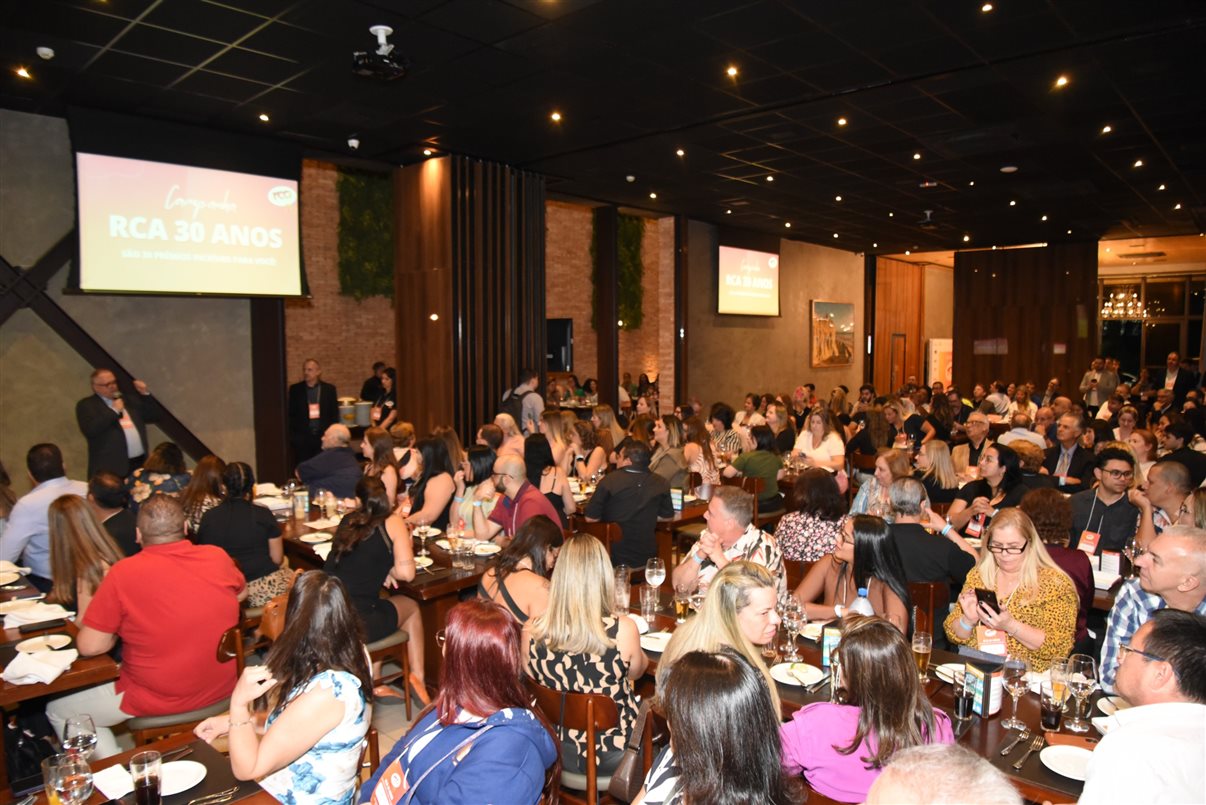 Mais de 200 agentes de viagens compareceram ao aniversário de 30 anos da RCA Turismo, em São Paulo. Operadora trabalha com mais de 9 mil agências pelo Brasil