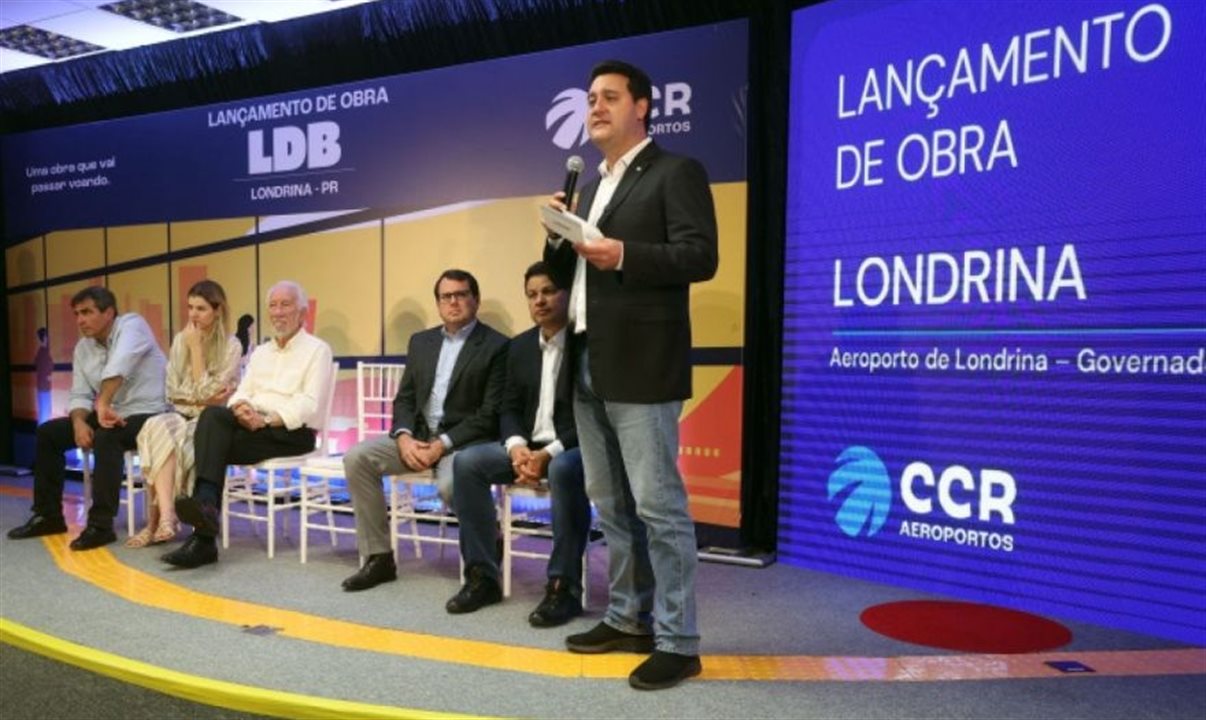 Governador Ratinho Júnior durante anúncio do início das obras de modernização do Aeroporto de Londrina (PR)