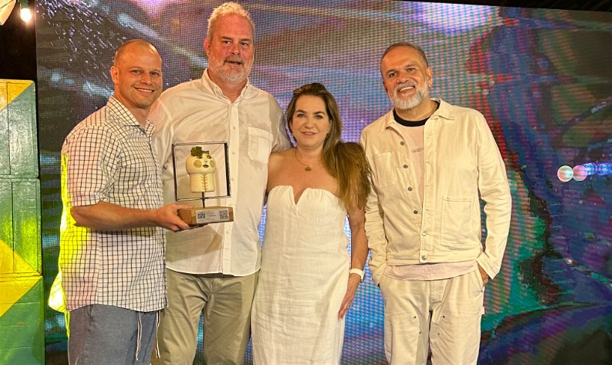 José Guilherme Alcorta et Artur Luiz Andrade, de PANROTAS, avec Gustavo et Ana Rosa Luck