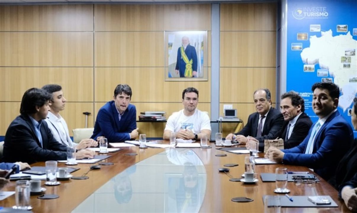 Reunião aconteceu na sede do Ministério do Turismo, em Brasília (DF)