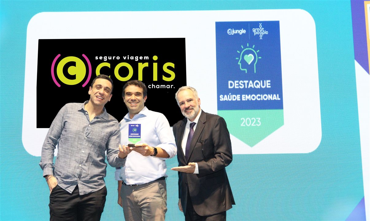 Bruno Venancio e André Domiciano, da Coris, recebem prêmio GPTW