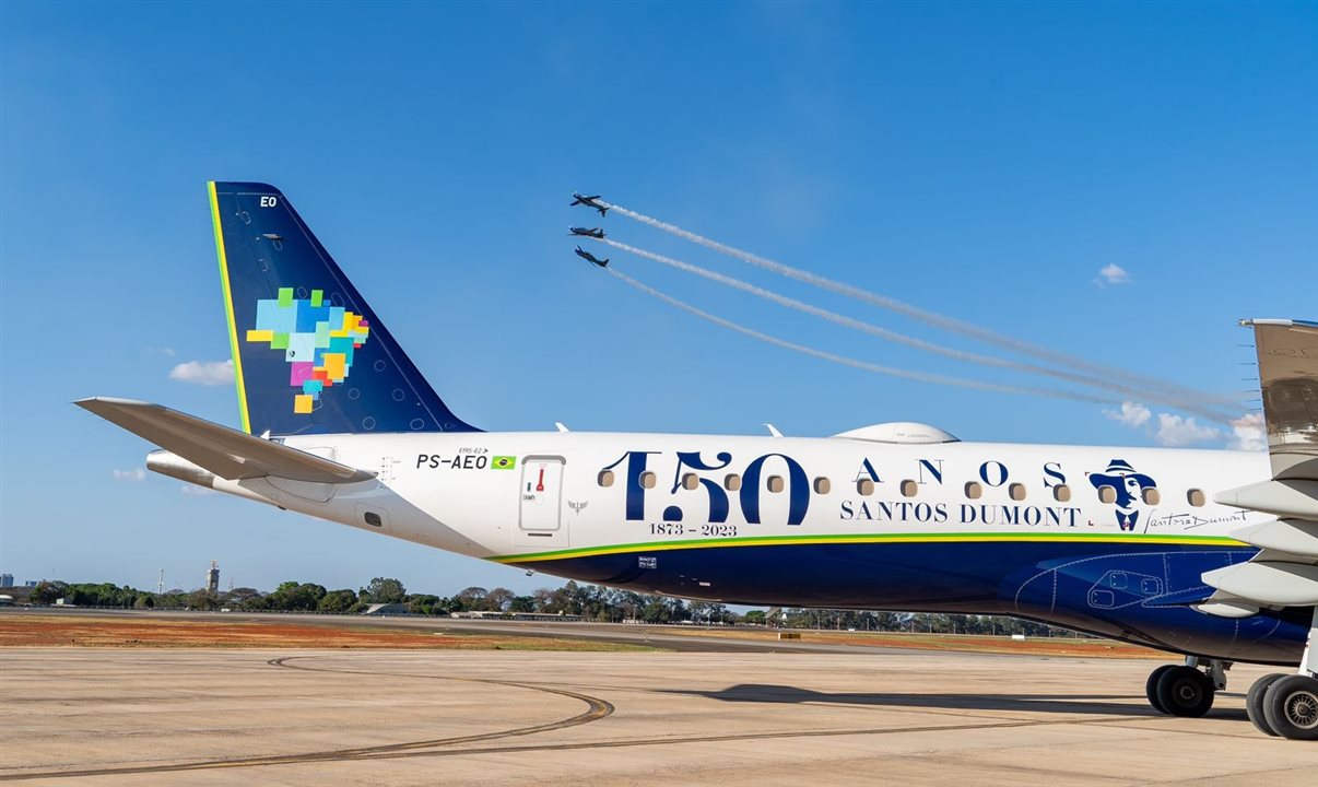 Voo AD 150, identificado pelos controles de tráfego aéreo como “Azul Dumont”, decolou ontem do Aeroporto de Viracopos, em Campinas, às 8h, e pousou em Brasília, por volta das 9h30