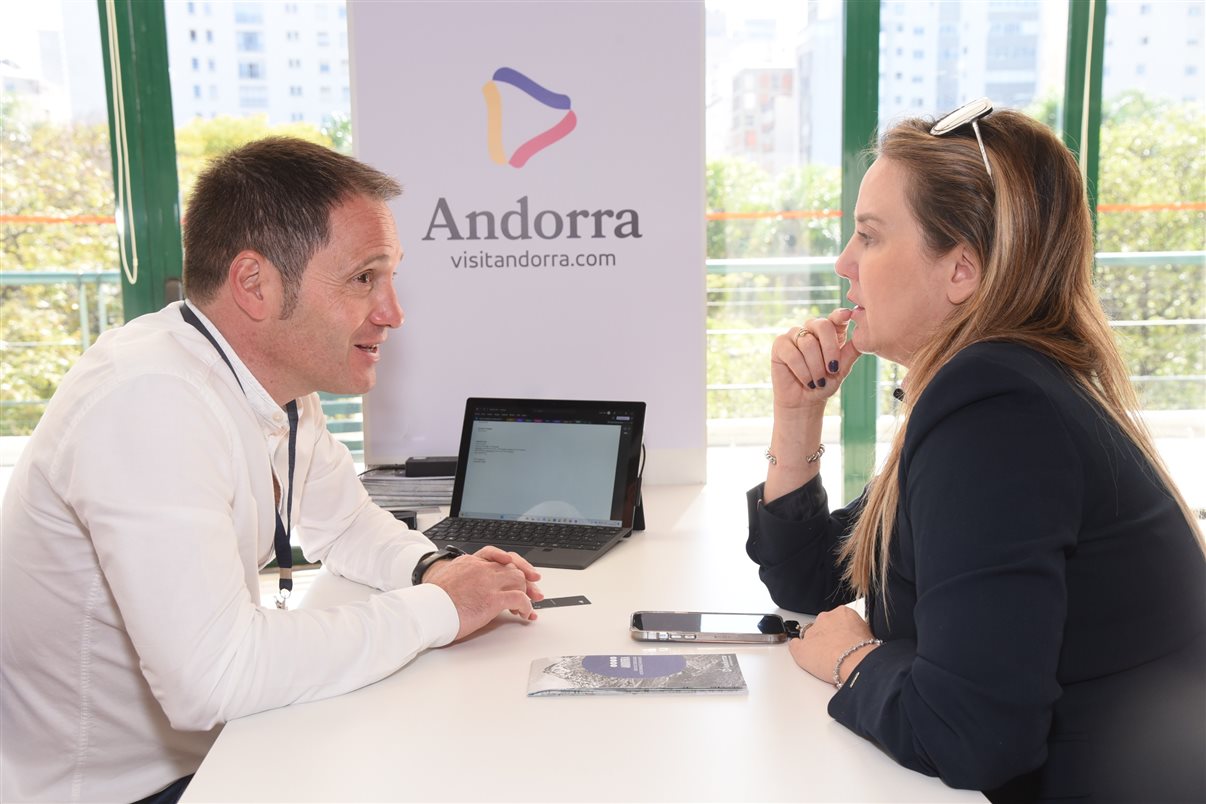Jordi Haro, do Turismo de Andorra, e Andrea Marrano, agente de viagens