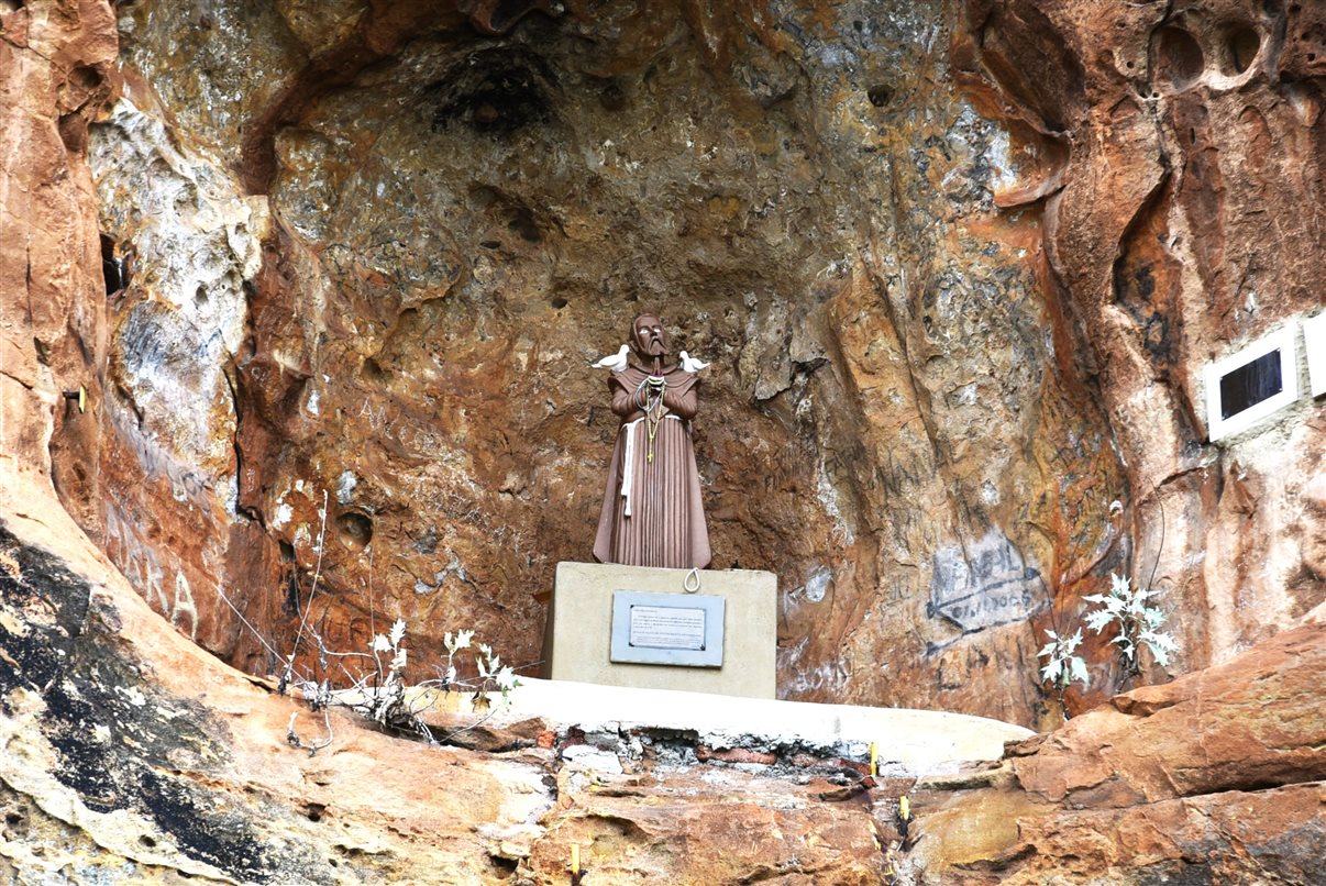 Ao longo do passeio, visitantes poderão encontrar diversas imagens religiosas de santos no Cânion de Alagoas