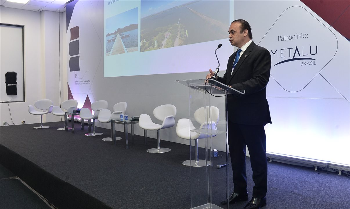 Secretário estadual de Turismo e Viagens, Roberto de Lucena, durante o 8º Congresso Internacional Náutica