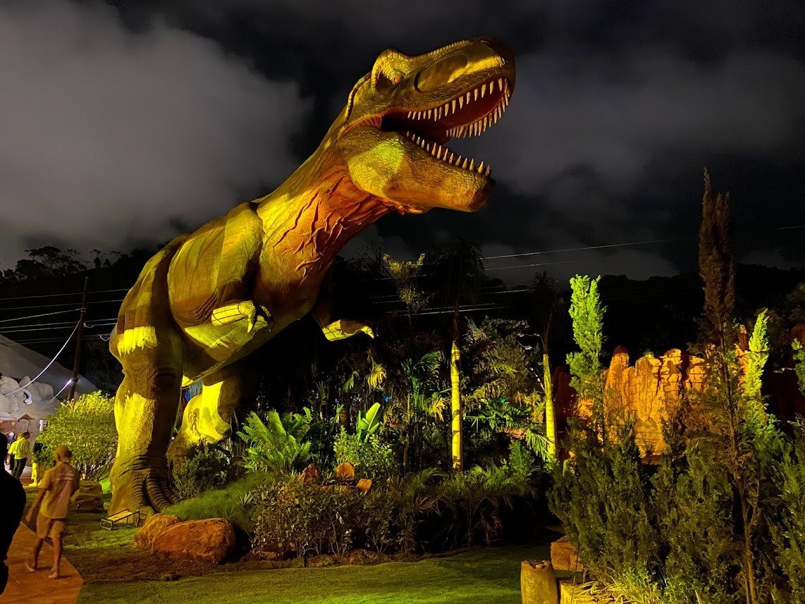 O Parque Aventura Jurássica é o maior parque dos dinossauros da América do Sul e conta com mais de 100 espécies de animais em tamanho real (veja mais fotos no álbum ao fim desta notícia)
