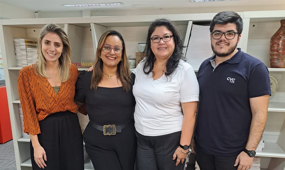 Milagros Ochoa, da Promperú, entre Paula Rorato, Natalia Matos e Paulo Biondo, da CVC Corp