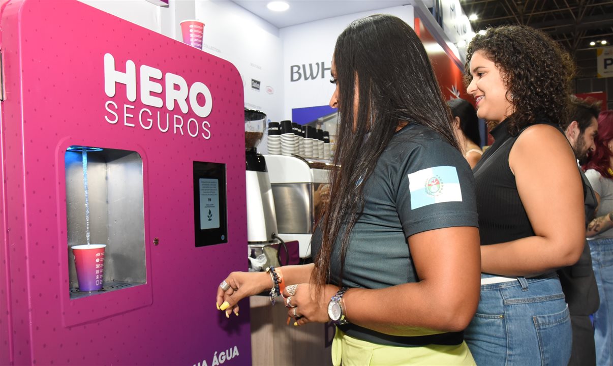 Hero Seguros oferece água com sabores de vários sabores, gelada ou natural, com ou sem gás