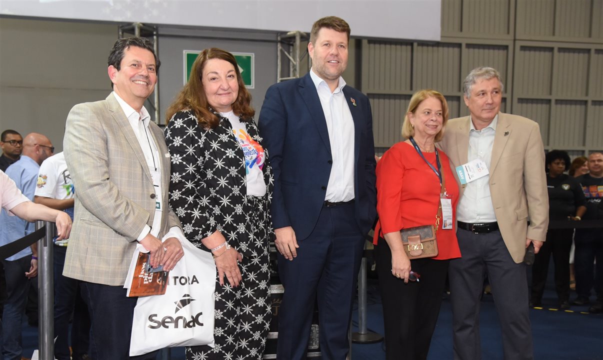 Otávio Barreto, da Fecomercio RJ, Magda Nassar, da Abav Nacional, Gustavo Tutuca, secretário de Turismo do Estado do RJ, Adriana Homem de Barreto, da Fecomercio RJ, e Luiz Strauss, presidente da Abav RJ