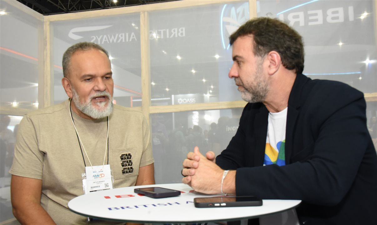 Artur Luiz Andrade, editor-chefe do PANROTAS, e Marcelo Freixo, presidente da Embratur