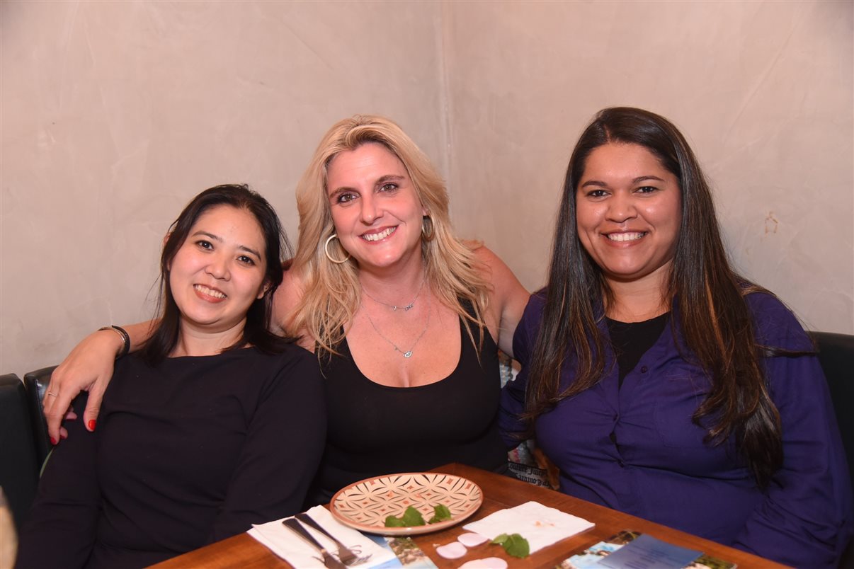 Aline Tamassiro, d'Ohana Tours, Floris Chieregatti, de Vero Viagens, et Lucilene Chaves, de ViagensPromo