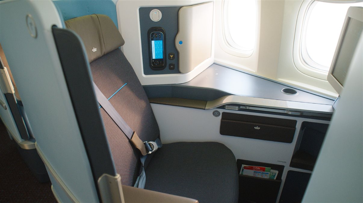 Toda a frota Boeing 777-300 e 200 da KLM será atualizada com os novos assentos na World Business Class
