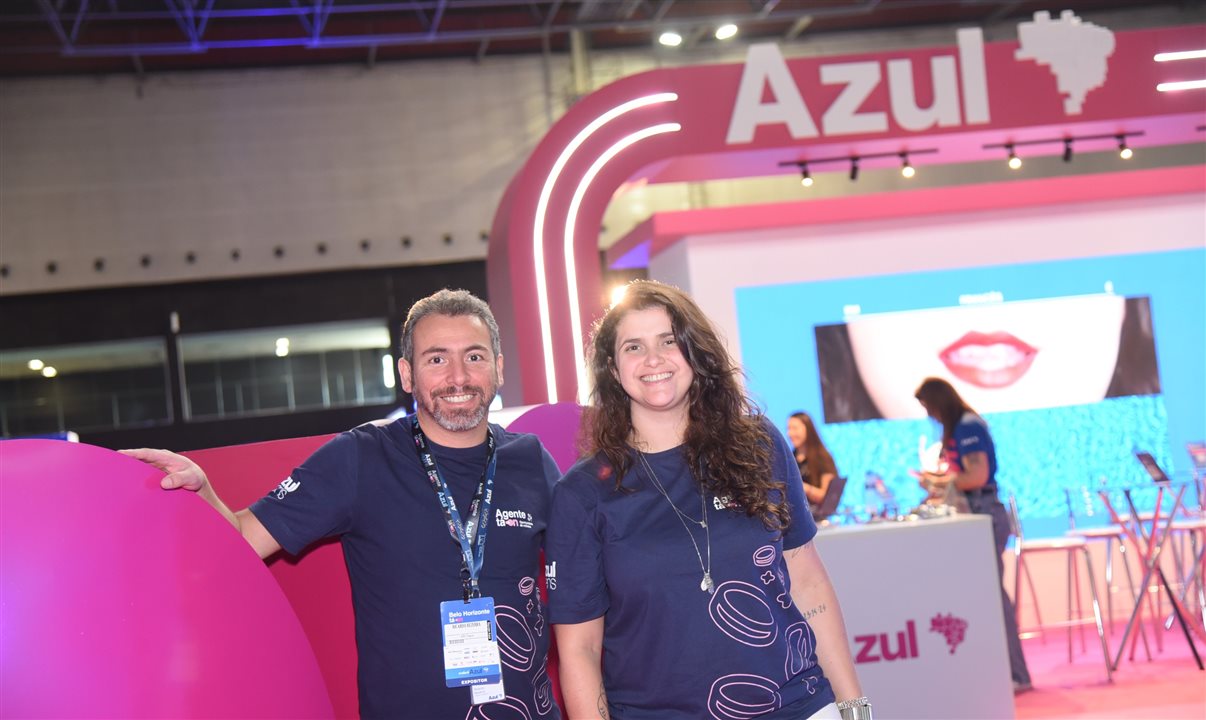 Ricardo Bezerra e Giulliana Mesquita, da Azul Viagens, durante o Belo Horizonte tá On