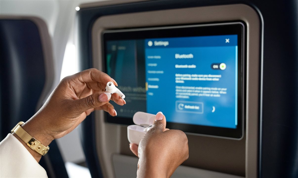 Passageiros United também podem aproveitar outros recursos ao usar o AirPods Pro