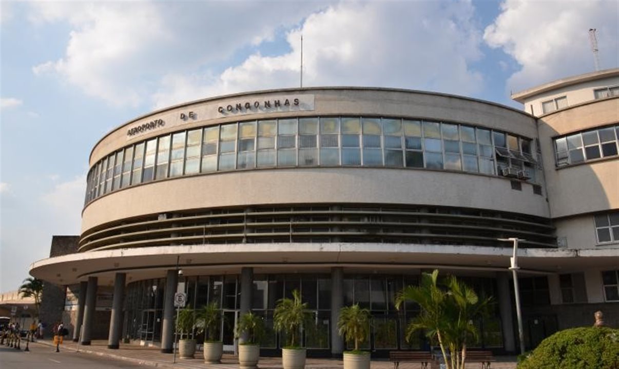Pousos e decolagens foram interrompidos no Aeroporto de Congonhas nessa sexta  (15)