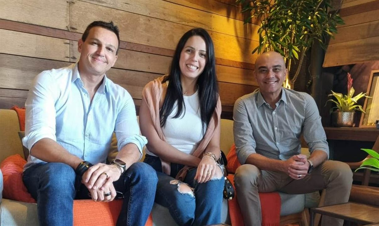 Alexandre Pinto, CEO e cofundador da Shift, Priscila Bibiano, gerente de Novos Negócios do Fohb, e Franklin Gomes, gerente de Marketing da Shift