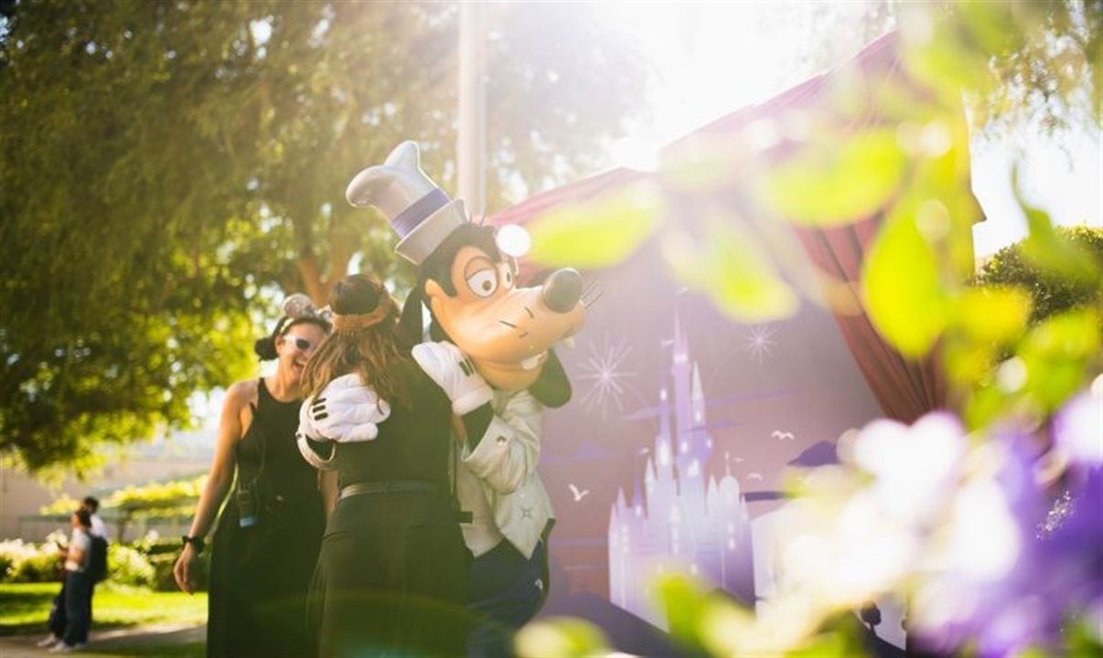 Personagens da Disney participaram da celebração de 100 anos com funcionários