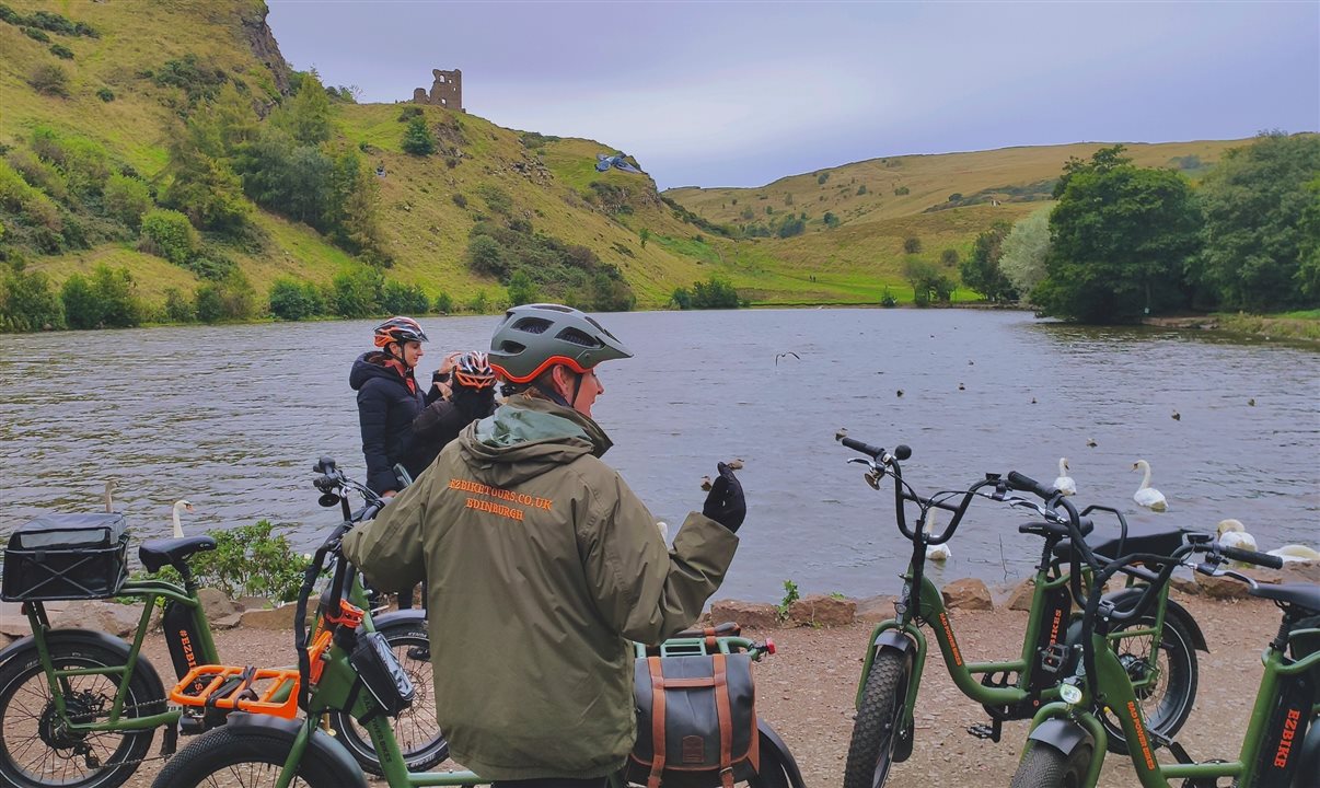 A Escócia é um país para se viver ao ar livre. Nas bicicletas elétricas da EZ Bike Tours, a opção mais amigável para rodar por Edimburgo