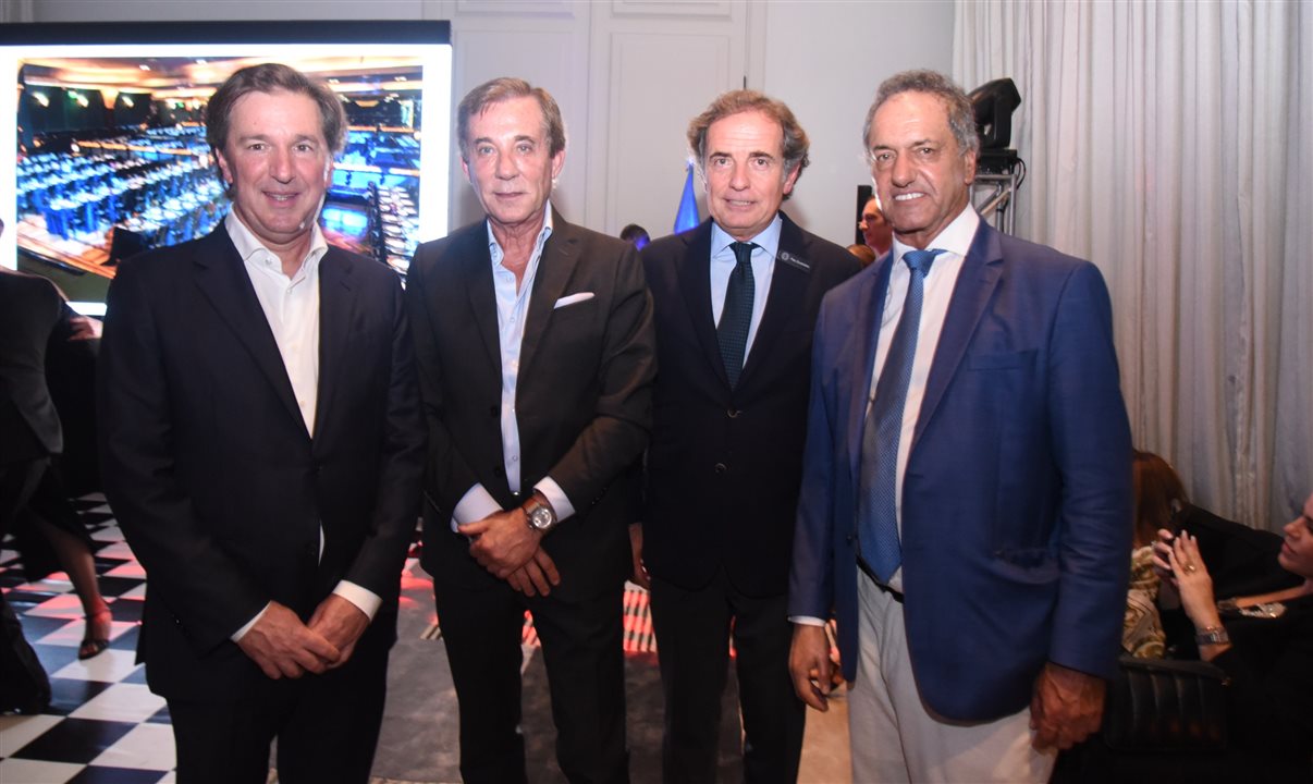 Diego Mazer, proprietário do Casa Lucia, Luis Kreckler, Cônsul da Argentina em São Paulo, Paulo Guardans, fundador da Único Hotels, e Daniel Scioli, embaixador da Argentina no Brasil