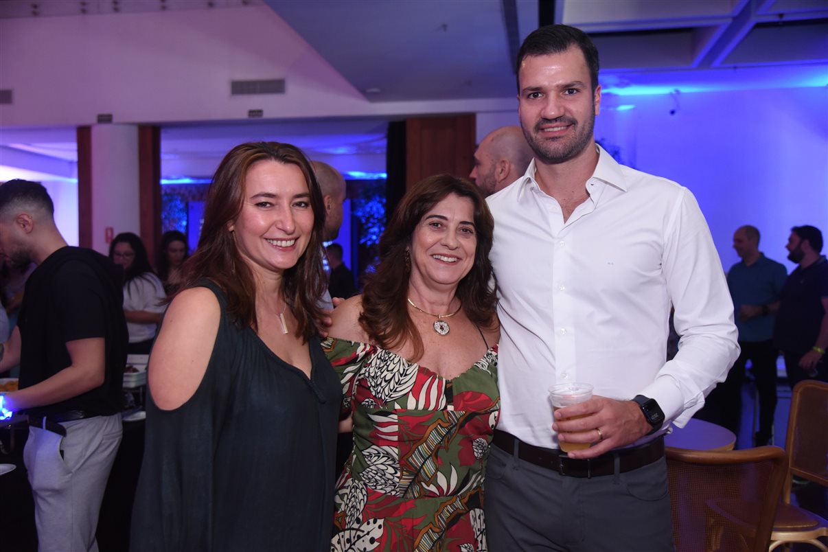 Esra Vusberg, da Turkish Airlines, com Marcia Depolli e Rubens Schwartzmann, da Costa Brava