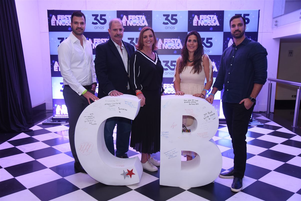 A família com as letras C e B, de Costa Brava