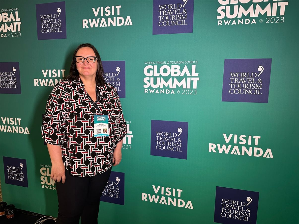 Mariana Aldrigui, gerente de Informação e Inteligência de Dados da Embratur, no Global Summit do WTTC, em Ruanda