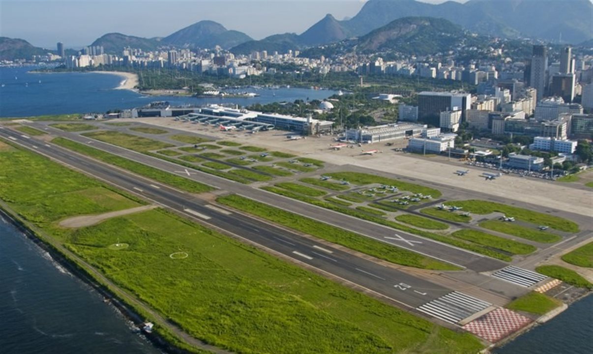 Na avaliação do órgão, a restrição contribui para deslocar passageiros e operações para o Aeroporto Internacional Tom Jobim (Galeão)