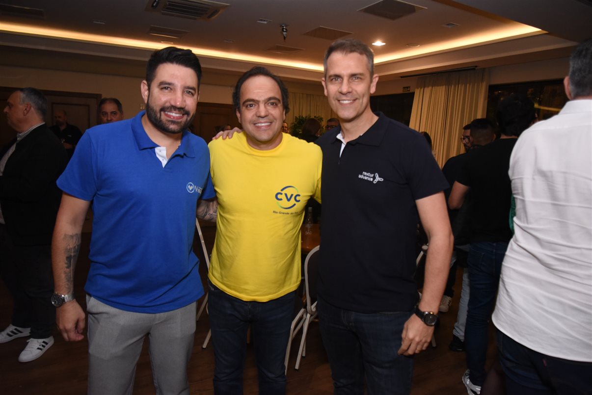 Hugo Lagares, da Visual Turismo, Fabio Godinho, da CVC Corp, e Marvio Mansur, da Rextur Advance