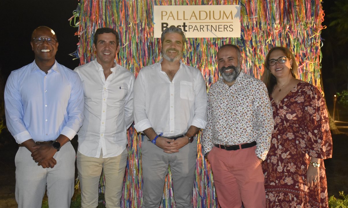 Paulo Fernandes, Jesus Zalvidea, Jesus Sobrino, Sergio Zartuche e Zoe Lara, do Palladium Hotel Group