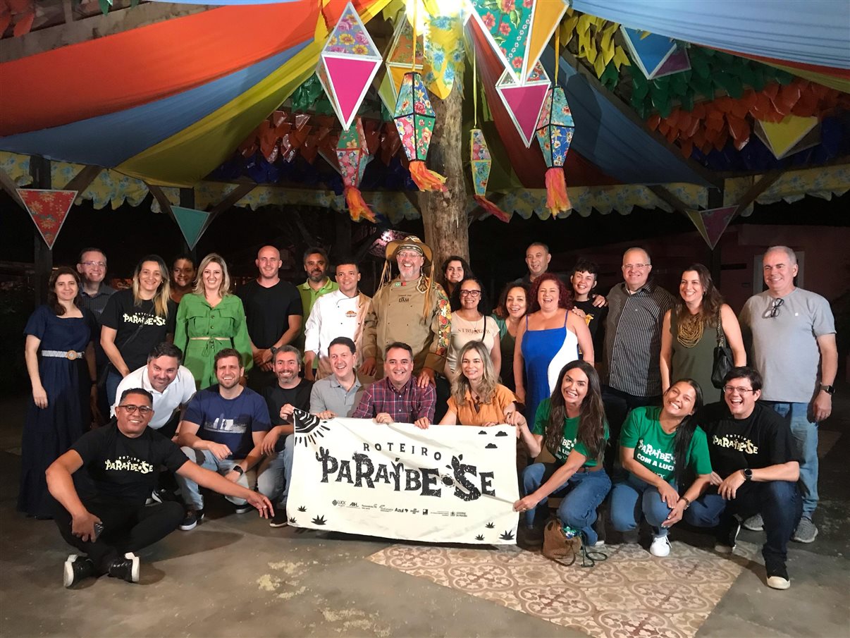 Grupo visita a Varanda do Cumpade João, com muita música, história e gastronomia paraibana