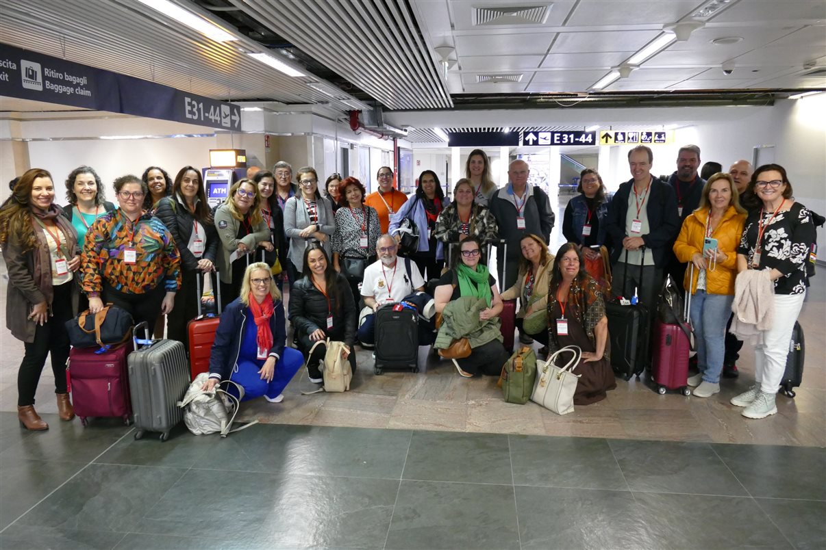 Grupo de agentes de viagens reunido em Roma para ir à Tunísia no famtour da Flot 