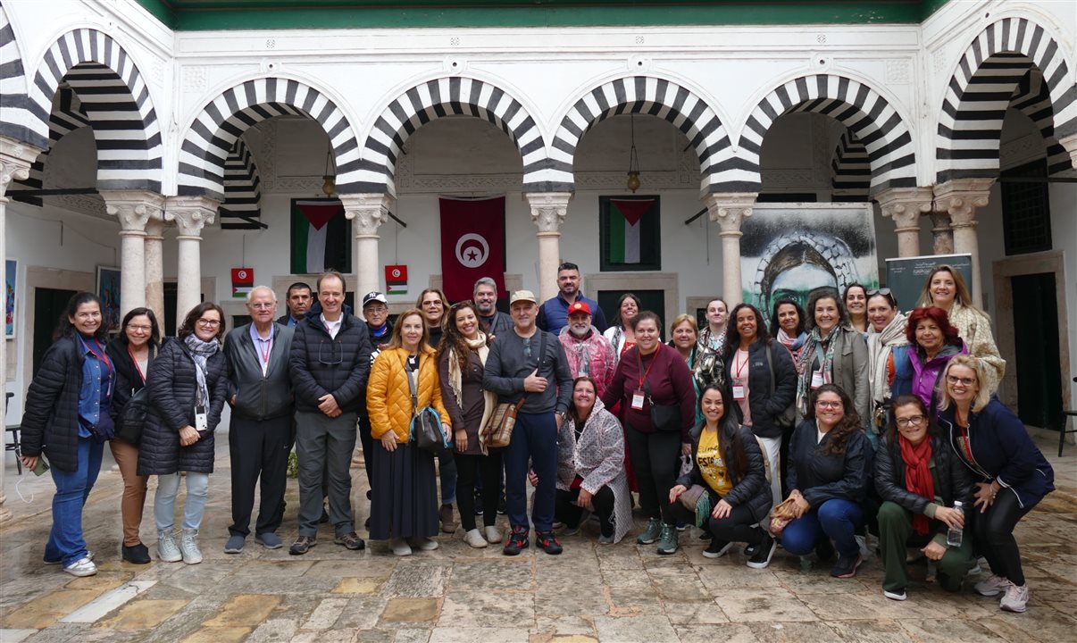 Agentes de viagens durante visita à Medina de Túnis, na Tunísia